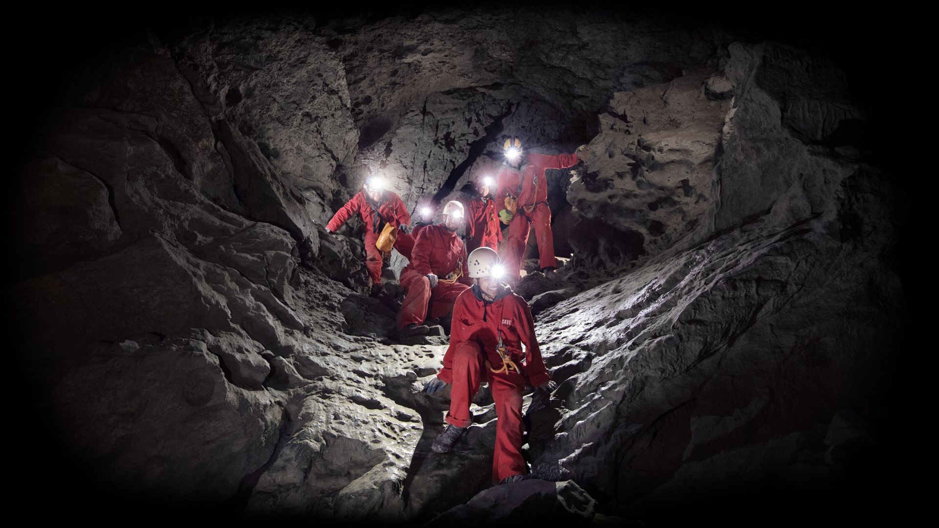 Group descending into the Grand Gallery of Rat's Nest Cave